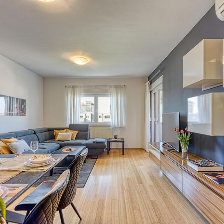 Apartment Dea - Three Bedroom Apartment พูลา ภายนอก รูปภาพ