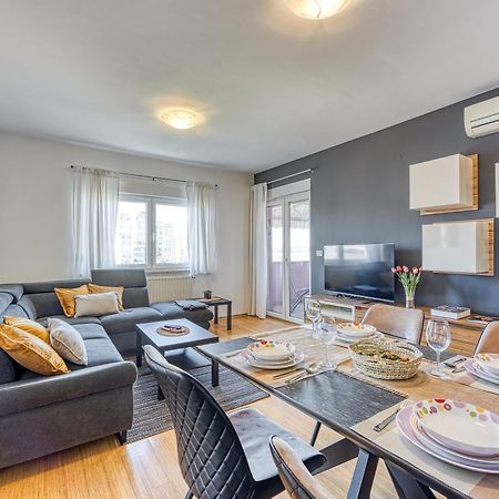 Apartment Dea - Three Bedroom Apartment พูลา ภายนอก รูปภาพ