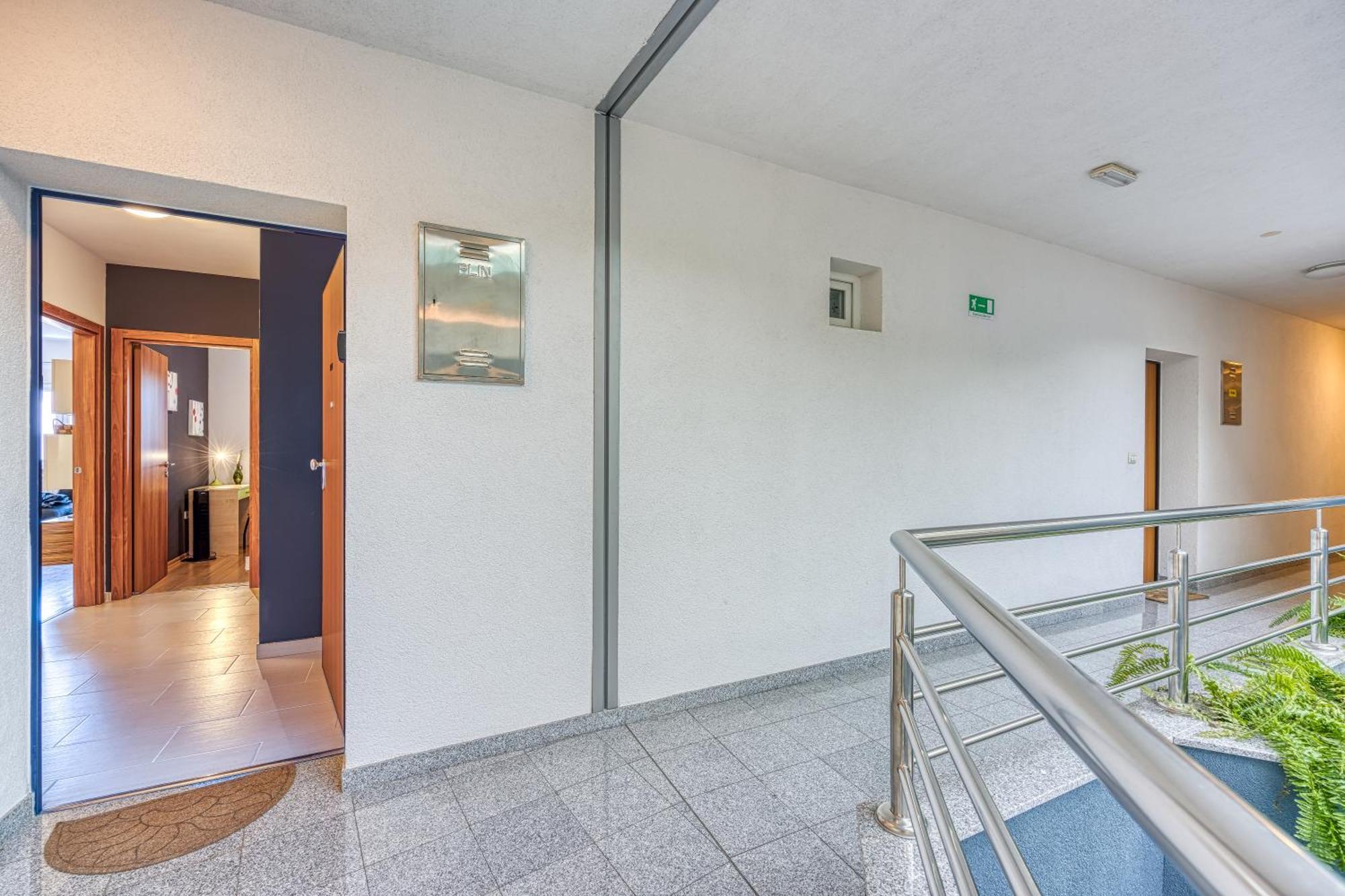 Apartment Dea - Three Bedroom Apartment พูลา ภายนอก รูปภาพ