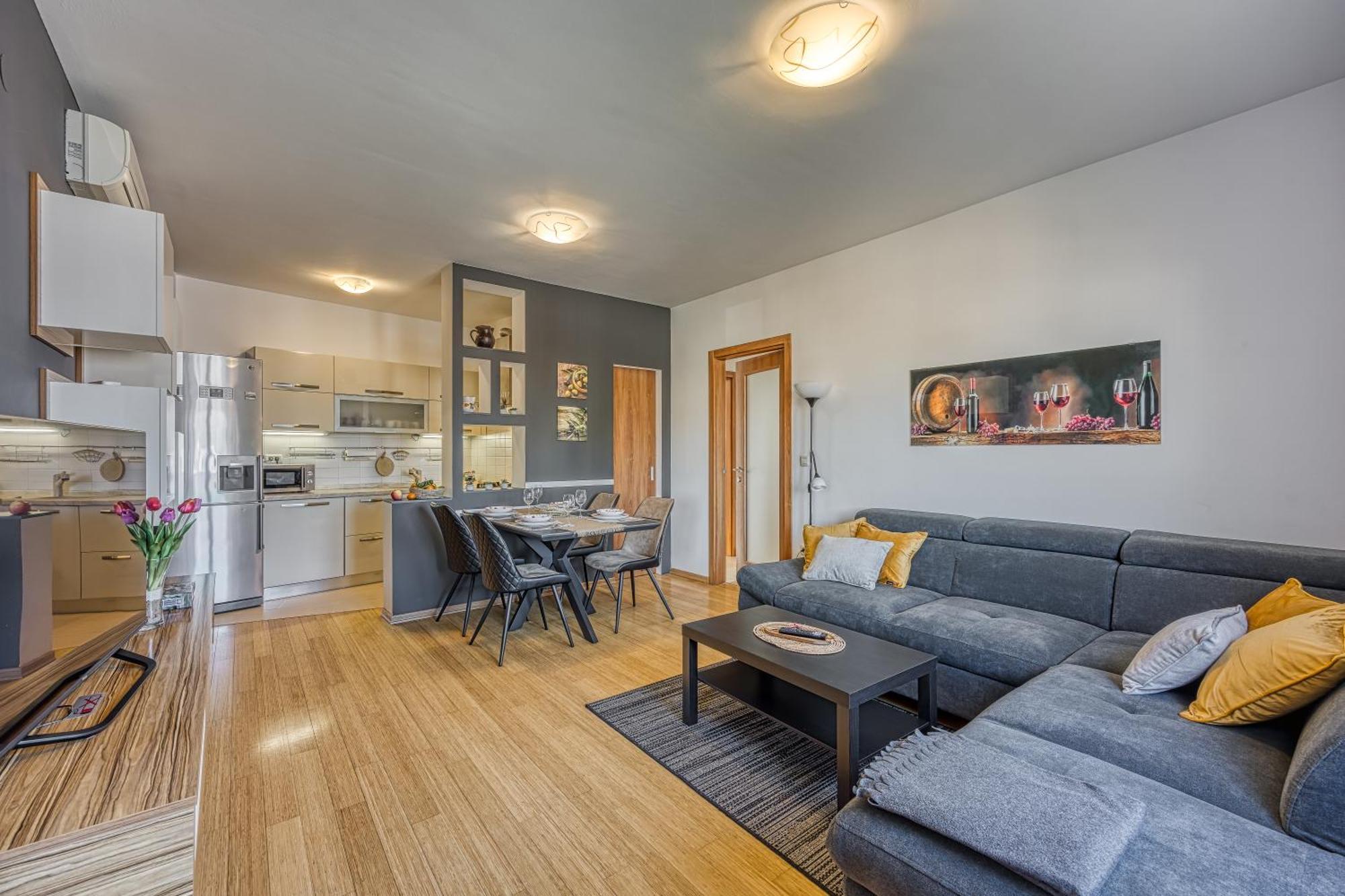 Apartment Dea - Three Bedroom Apartment พูลา ภายนอก รูปภาพ